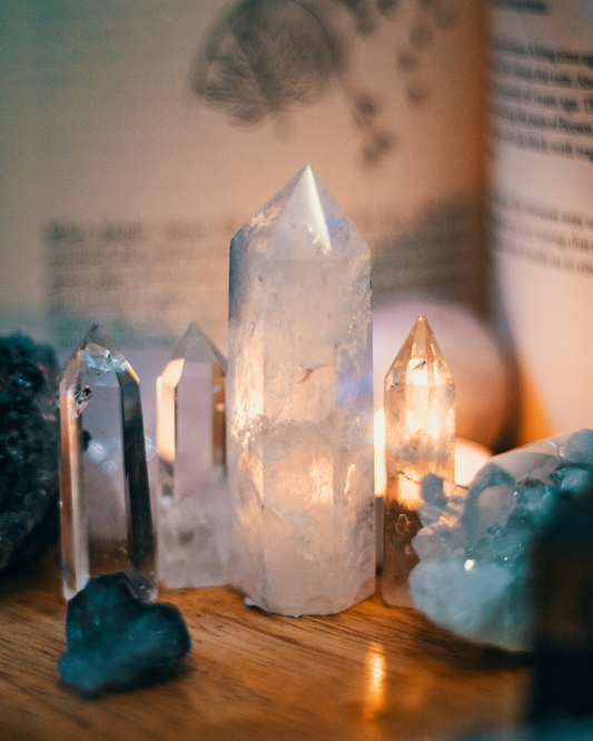 9 Enchanting Bedroom Decor Ideas with Crystals