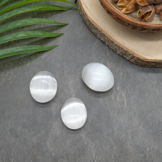 Selenite Palmstone 4-5 cm x 1 Piece